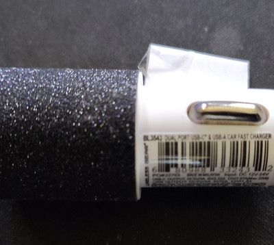 WirelessGear USB Car Charger - Black Glitter Finish, 12V, usb-c and usb-a