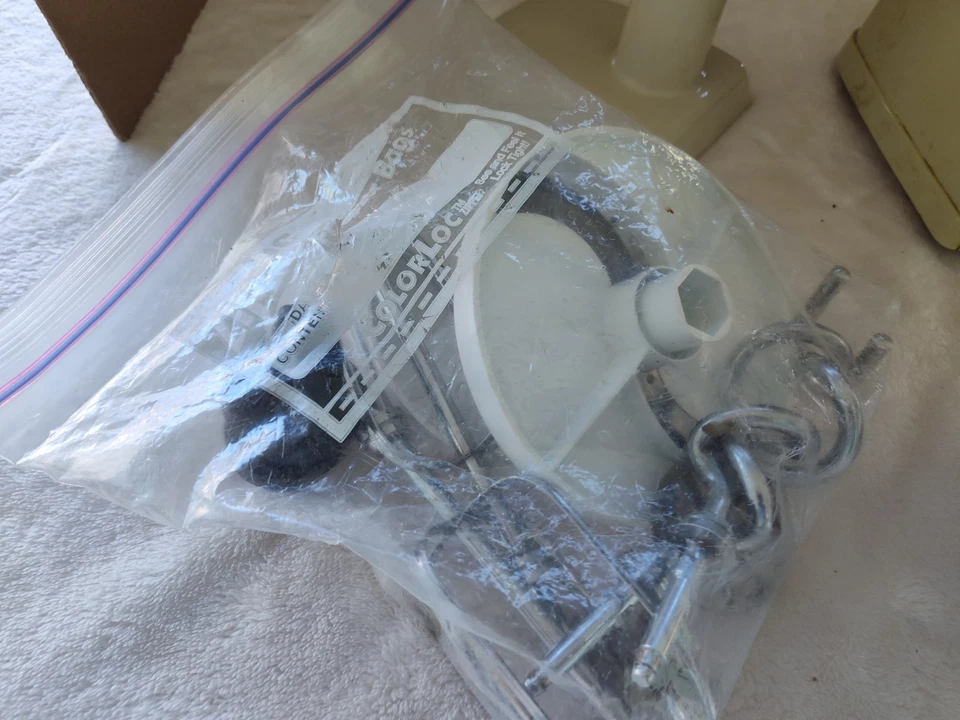 Paquete Batidora de Cocina Eléctrica Controlada Oster Regency Beige y con Procesador de Alimentos Foto 3 de 4