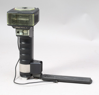 METZ 45CL-4 TTL FLASH WITH BRACKET & CORD VERY CLEAN TESTED WORKS GOOD POWERFUL