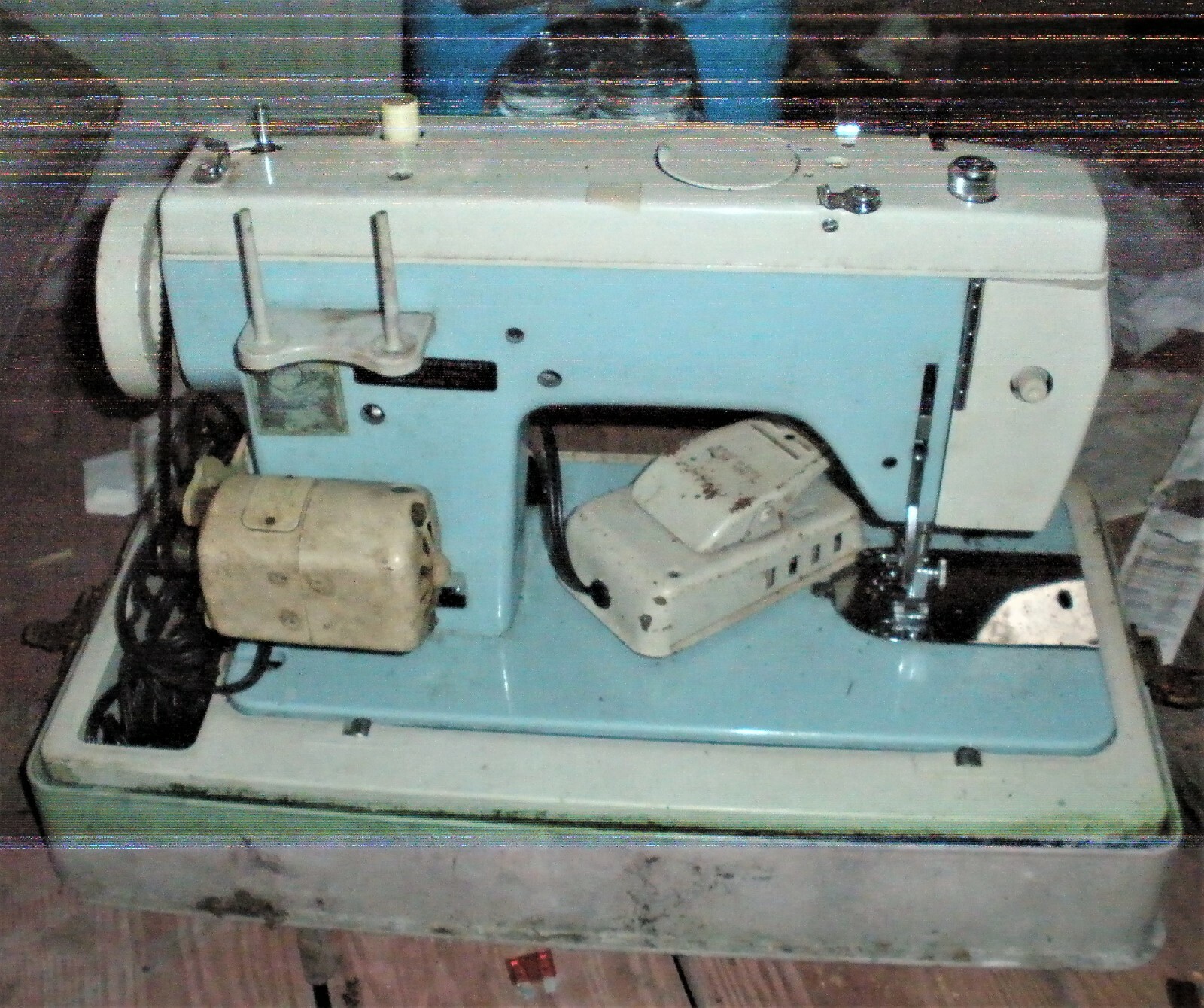 portable DRESSMAKER S6000 SEWING MACHINE W/ FOOT CONTROL in case eBay