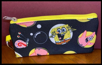 2020 VIACOM INTERNATIONAL NICKELODEON SPONGEBOB. PATRICK, AND GARY ZIP UP CASE
