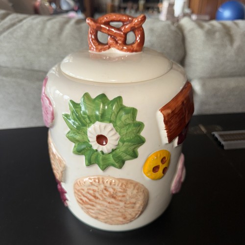 Vintage Cookies All Over Cookie Jar w/Pretzel Lid USA Made 1950s-1960s Very Nice - Picture 1 of 7