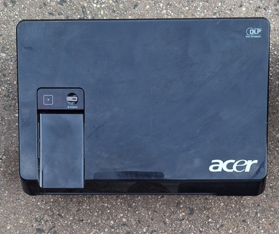 2 X Projectors Acer & DELL , Both Untested,  Missing Cords .