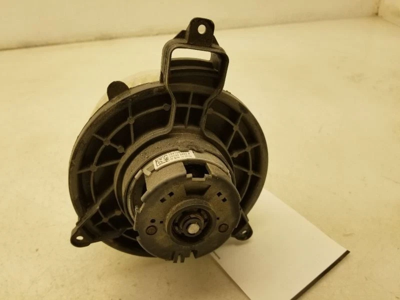 Toyota Tacoma 2021 motor soplador de aire acondicionado V6 de 3,5 L Foto 4 de 4