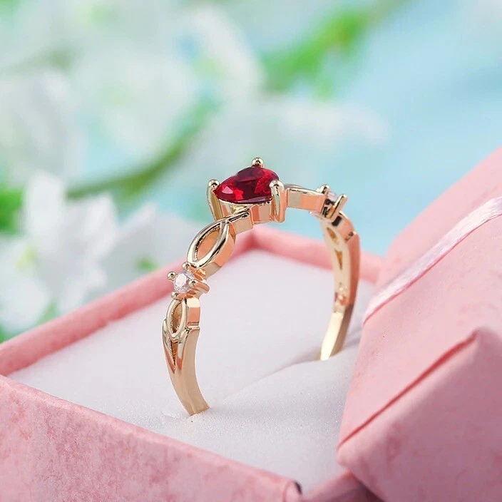 How to Choose the Right Promise Ring for Your Girlfriend?