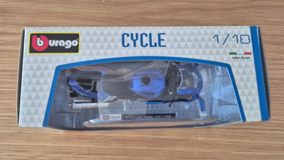 MOTO BBURAGO ESCALA 1:18 KAWASAKI NINJA ZX-10R MODELO 11728 AZUL Foto 3 de 4