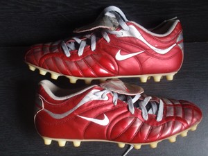 total 90 cleats red
