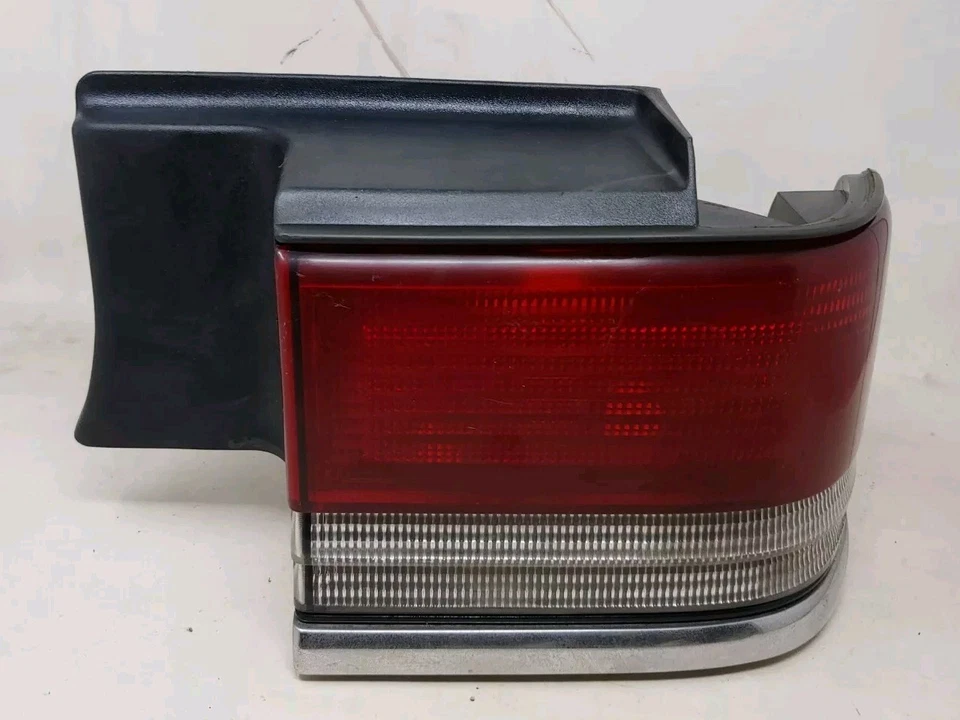 Оригинальный задний фонарь для правой стороны пассажира 1989-91 Plymouth Acclaim - Изображение 2 из 4