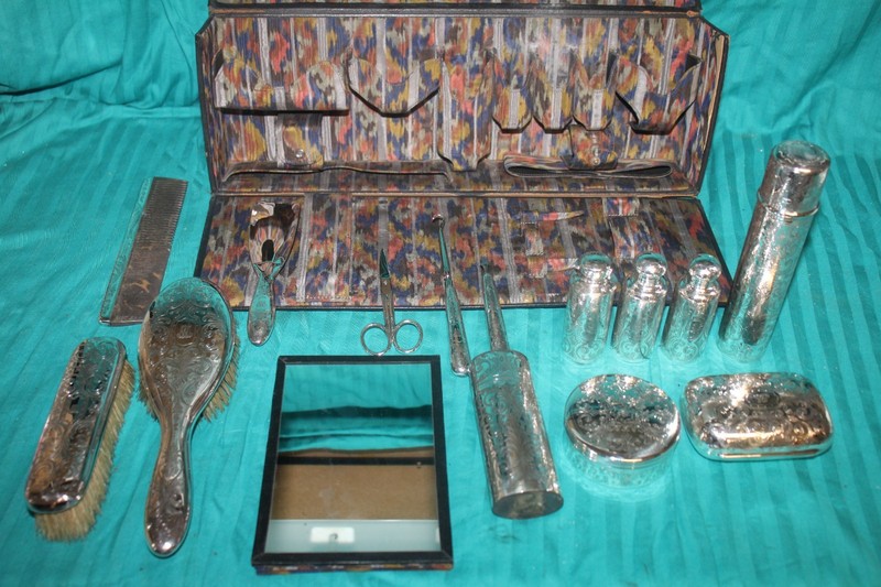 VERY RARE TIFFANY $ CO MAKERS NY 16 PIECE STERLING SILVER VANITY SET W ORIG CASE