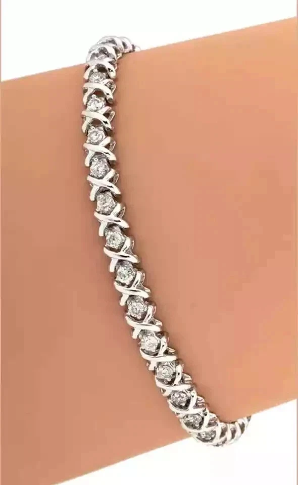 Brazalete tenis para mujer moissanita blanca corte redondo de 8 quilates chapado en oro blanco de 14 quilates Foto 3 de 4