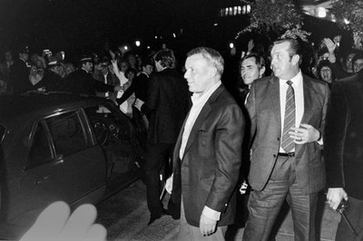 Frank Sinatra arrives at the Royal Albert Hall in September 1984 Old Photo 4