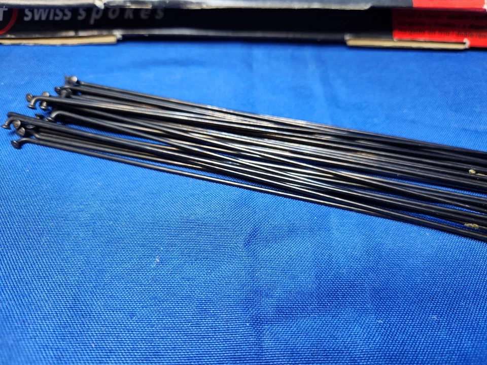 Nuevo de Lote Antiguo Caja 30 Radios Swiss Competition Negro 2.0 296mm CON PEZONES Foto 2 de 3