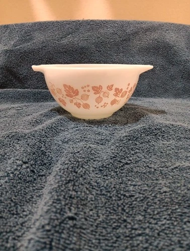 VTG 6 In Pink Mixing Gooseberry Pyrex Bowl 441 Milk Glass