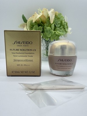 Shiseido - Future Solution LX Total Radiance Foundation Golden 3 SPF15 30ml /1oz