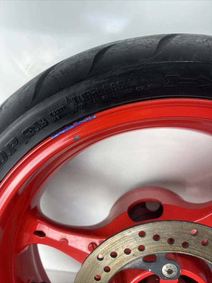 Suzuki GSXR600 2006 2007 rojo rueda trasera recta neumático rotor llanta 17X5,50 OEM Foto 4 de 4
