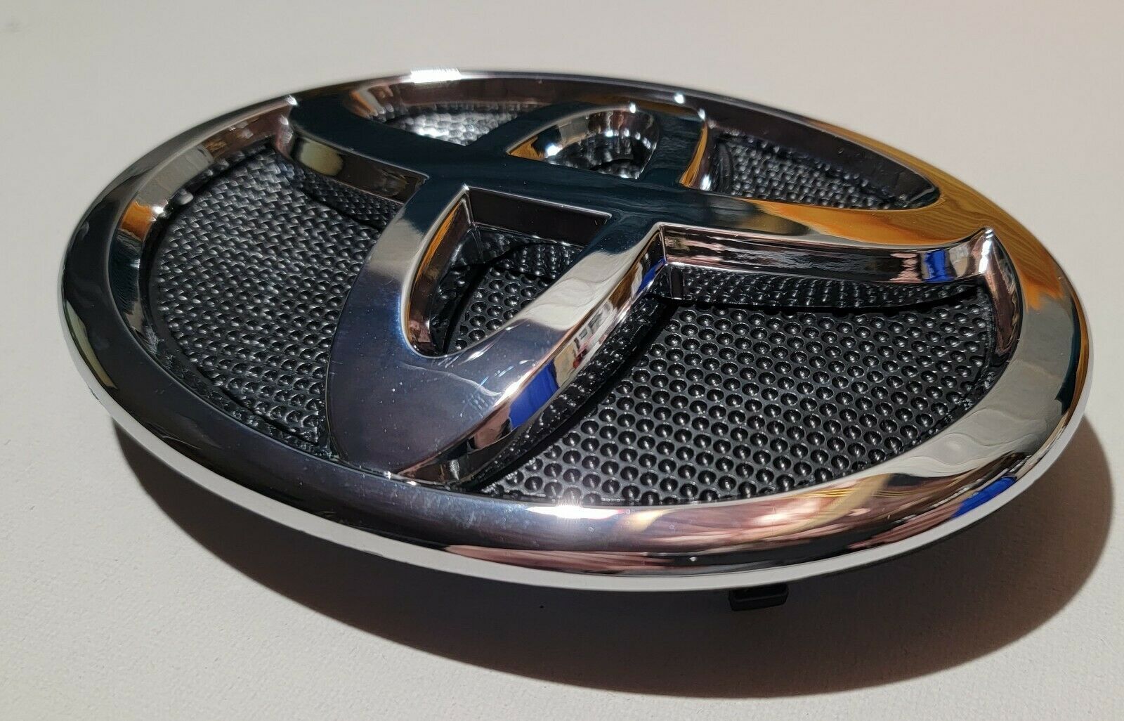 1013 TOYOTA CAMRY FRONT EMBLEM GRILLE/GRILL CHROME BADGE BUMPER LOGO