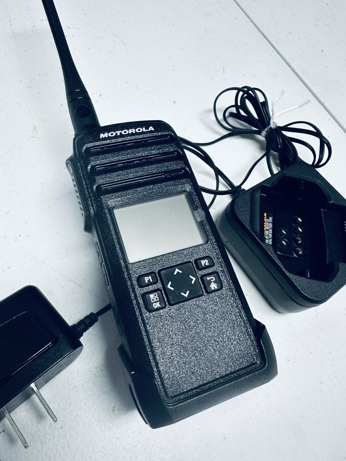 Used Once Motorola DTR700 50 Channel 900 MHz Two Way Radio With Belt