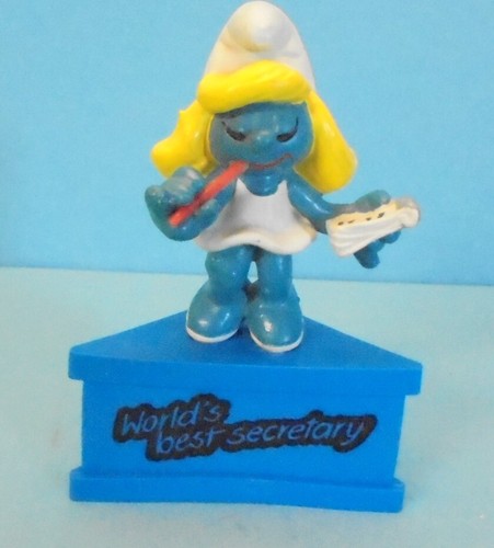 SEKRETÄRIN Schlumpf VARIANTE Nr. 1 a Dreieck Sockel GB smurf socle podest 3side