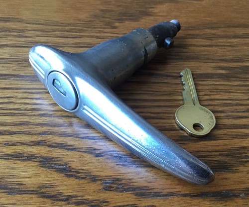 1935~1936 Chevrolet TRUNK HANDLE w/KEY vtg 1930s GM deck lid lock- - Picture 7 of 10