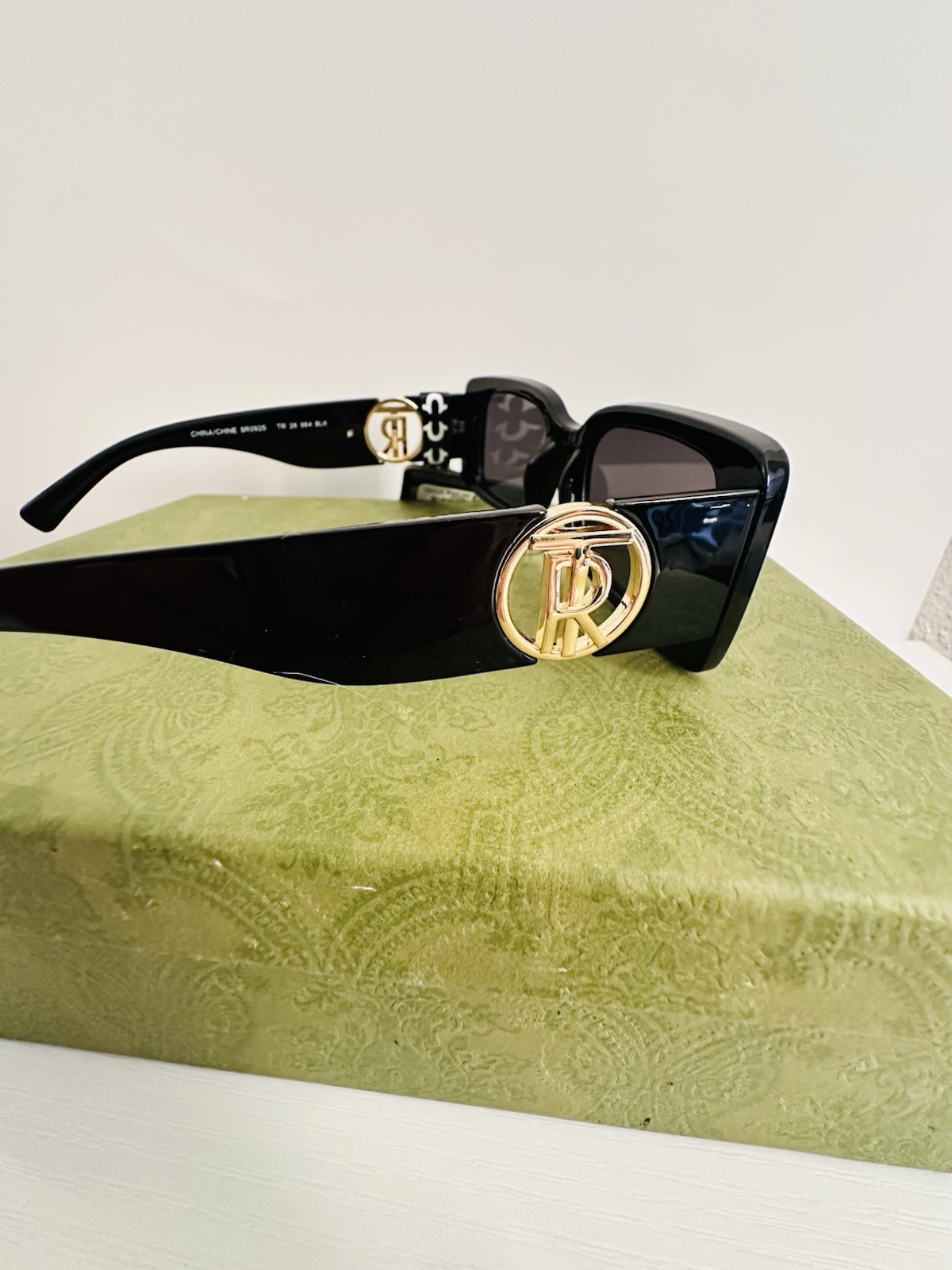True Religion Sunglasses Black Gold Logo Oversized New With Tags NWT