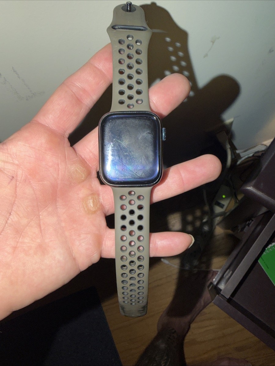 Apple Watch Series 8 45mm GPS A2771 MP6T3LL/A Silver Aluminum for