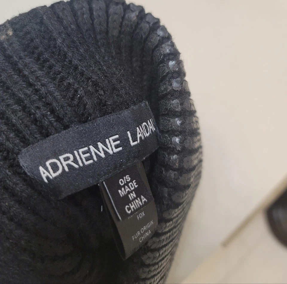 Gorro metálico de piel de zorro Adrienne Landau Foto 4 de 4