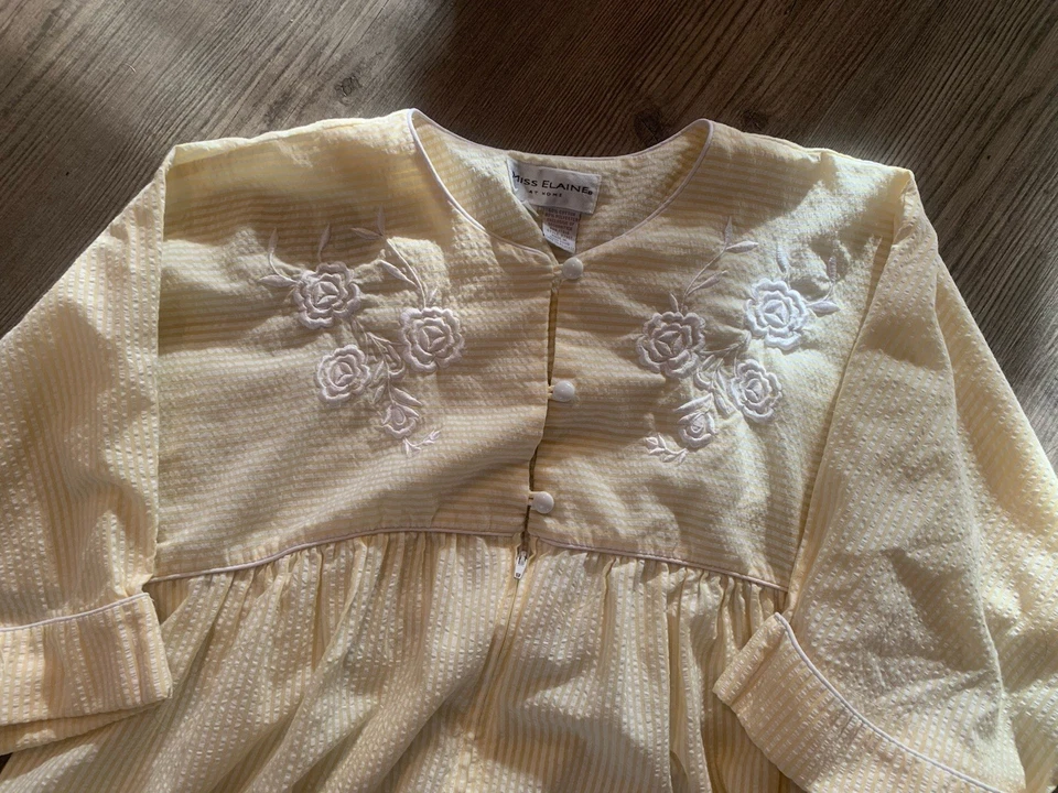 Vestido MISS ELAINE at HOME Amarillo y Blanco Seersucker Cremallera Frontal Patio Casa Talla M Foto 2 de 4