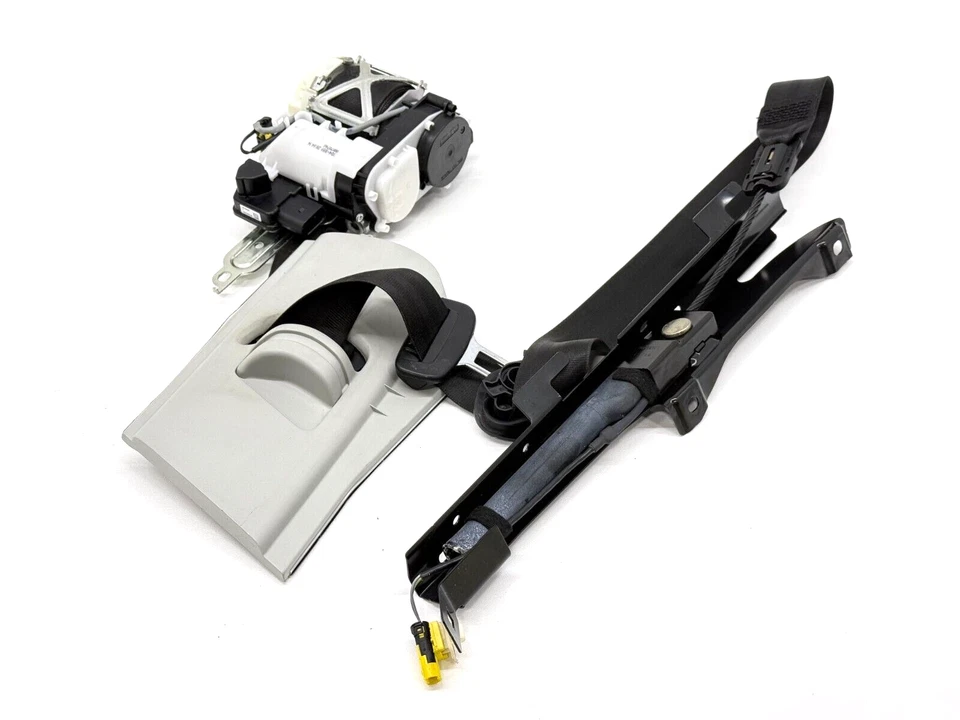 2015-2020 AUDI A3 S3 RS3 DRIVER FRONT LEFT SEAT BELT BLACK W/ TENSIONER OEM - Image 3 of 4