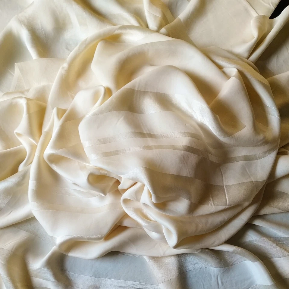 Toalha de mesa de seda pura vintage creme retangular 80 x 64 jacquard Itália núcleo da vovó  - Imagem 4 de 4