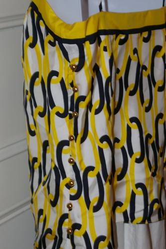 Nueva con etiquetas Cami Estampado Eslabón de Cadena Milly en Amarillo y Negro con 8 Botones Laterales Dorados Talla 2 - Imagen 4 de 7