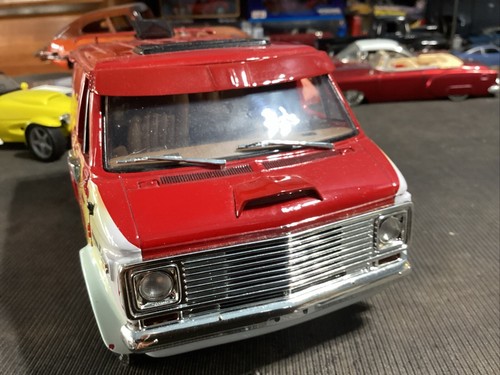 1974 Chevy Van 1/18 Diecast Chevy Van Red W/Flames “BURNOUT” Super RARE. LOOK - Picture 9 of 12