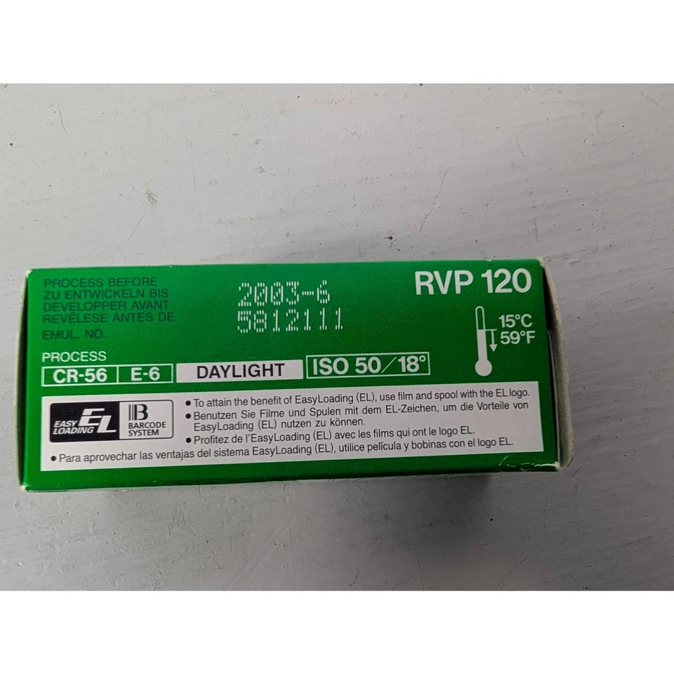 Filme deslizante colorido profissional Fujifilm Velvia RVP 120 luz do dia E-6 - Imagem 3 de 4
