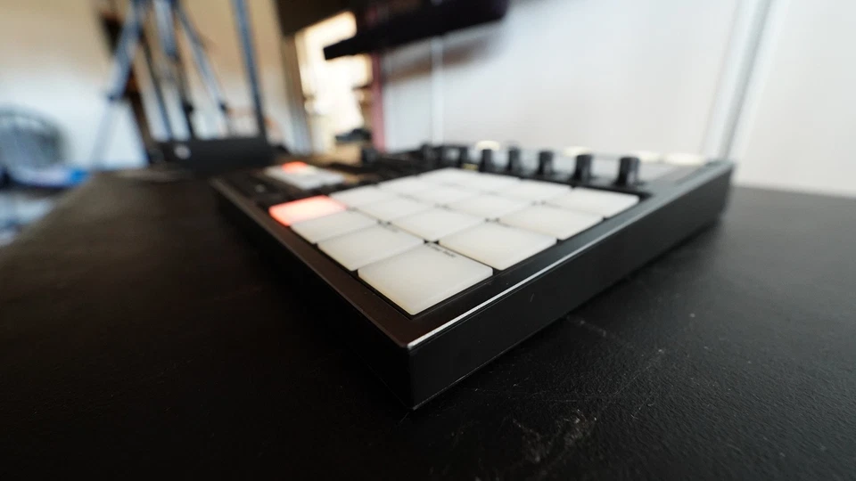 Native Instruments Maschine+ Plus Standalone Hardware Performance Instrument - Bild 4 von 4