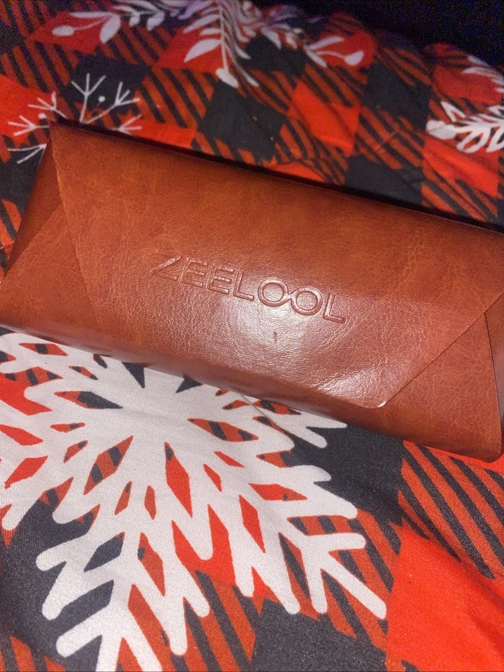 4 estuches para gafas Zeelool blanco estuche blando una caja y un estuche de cuero para gafas sin usar Foto 2 de 4