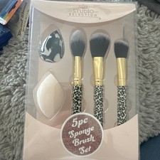 Five Piece Sponge And Makeup Brush Set New In Box