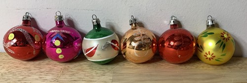 12 Vintage Santa Land Handblown Handpainted 2.5" Glass Christmas Ornaments-w/Box - Picture 5 of 6