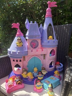 Disney Princess Fisher price Little People Castle And 13 Figures