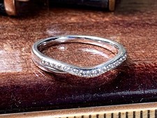 14K SOLID WHITE GOLD RING WITH 17 DIAMONDS Sz 7 Like A Curved Wedding Band Maybe