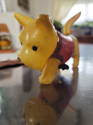 Jouet Mécanique Chien Scottie En Plastique Avec Chapeau Rouge - Occupation Japonaise, 9 Cm, Pour Restauration!
