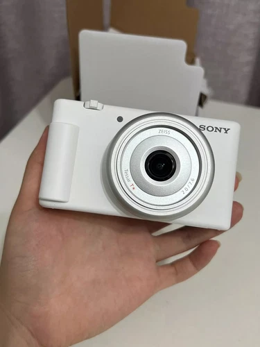 Sony ZV-1F Vlog Camera for Content Creators and Vloggers White w/Battery Charger - Picture 2 of 13