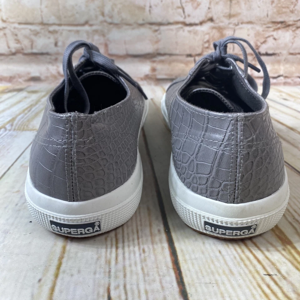 Zapatillas deportivas Superga gris cocodrilo en relieve para mujer talla 9,5 con cordones zapatos para hombre talla 8 usadas en excelente estado Foto 4 de 4