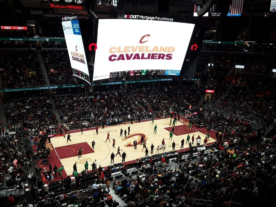 2 4 entradas de los Cleveland Cavs Cavaliers Boston Celtics línea de base 212 fila 4 pasillos 2/4 Foto 2 de 3