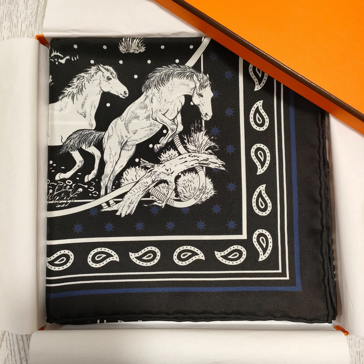 Unused w/box HERMES Carre 55 LES MUSTANGS Horse Silk Scarf Bandana