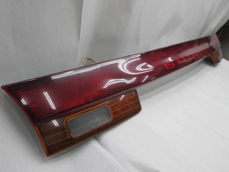 Panel de lámpara de luz trasera central Subaru Legacy Wagon 1995-1999 OEM leer Foto 2 de 4