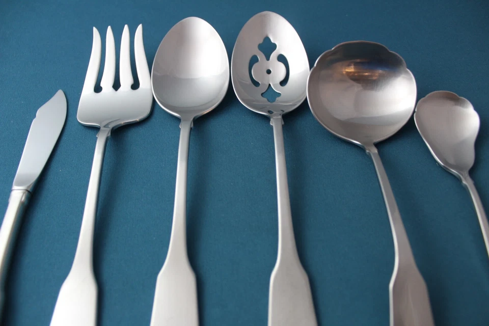 Cucharada perforada de azúcar Oneida AMERICAN COLONIAL 6 piezas de acero inoxidable Foto 3 de 4