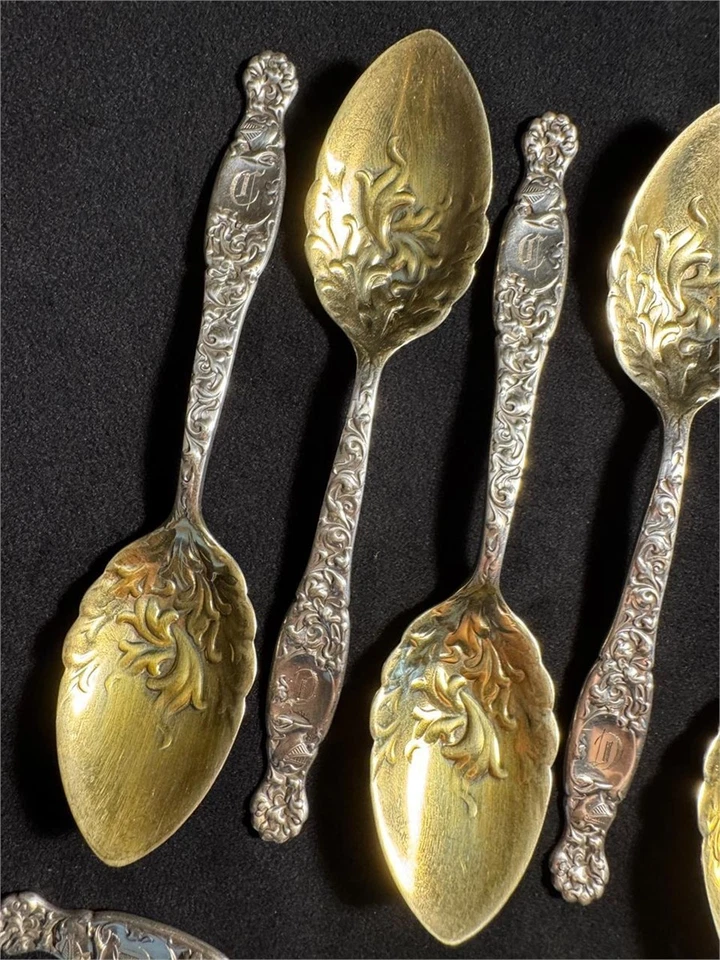 12 colheres de prata esterlina. Fabricante - Whiting MFG Co. Peso total - 272 gramas - Imagem 2 de 4