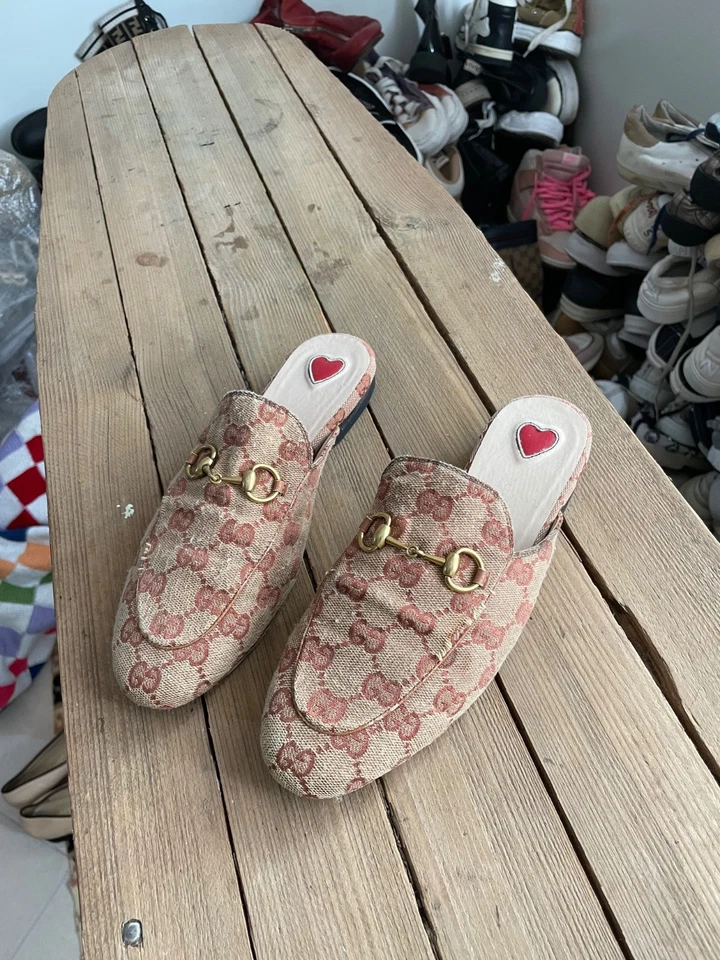 Zapatilla Gucci Princetown una mula de lona con monograma GG beige y rosa talla 37 EU Foto 2 de 4