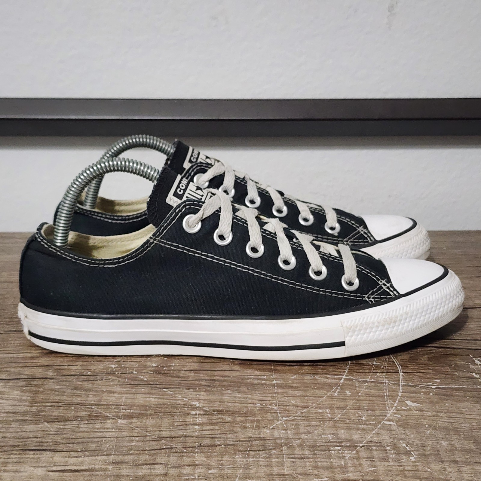 Converse Chuck Taylor All-Star Low Top Women's Athletic Shoes Sneakers Size 9 thumbnail 3
