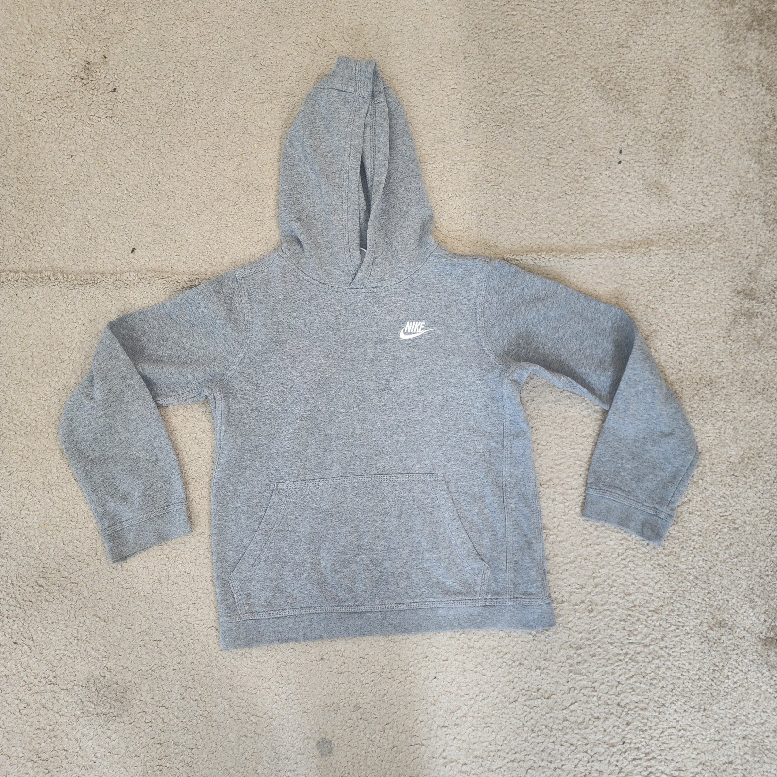 Nike Sportswear Club Hoodie Boys Youth Large Gray Pullover Fleece Swoosh Pocket