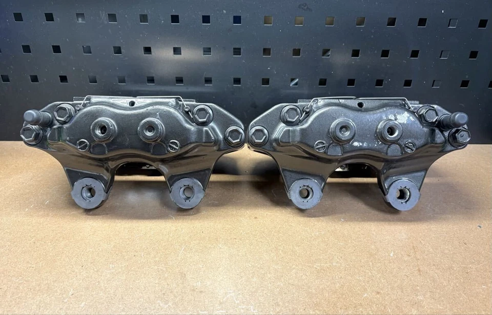 Juego de pinzas de freno delanteras Nissan Skyline GT-R BNR32 R33 R34 Silvia S13 S14 S15 4PO Foto 4 de 4